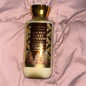 Golden Berry Mistletoe